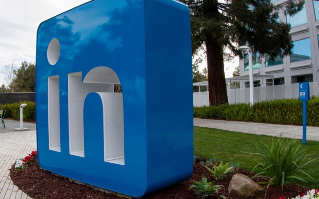 LinkedIn Adds Automatic Captions To Videos